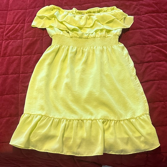 Yellow Ruffle strapless Dress - Picture 2 of 3